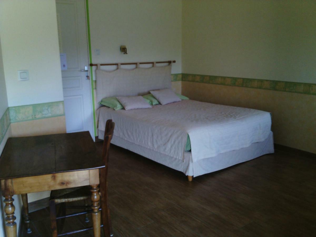 La Roche Bed and Breakfast Saint-Etienne-en-Cogles Εξωτερικό φωτογραφία
