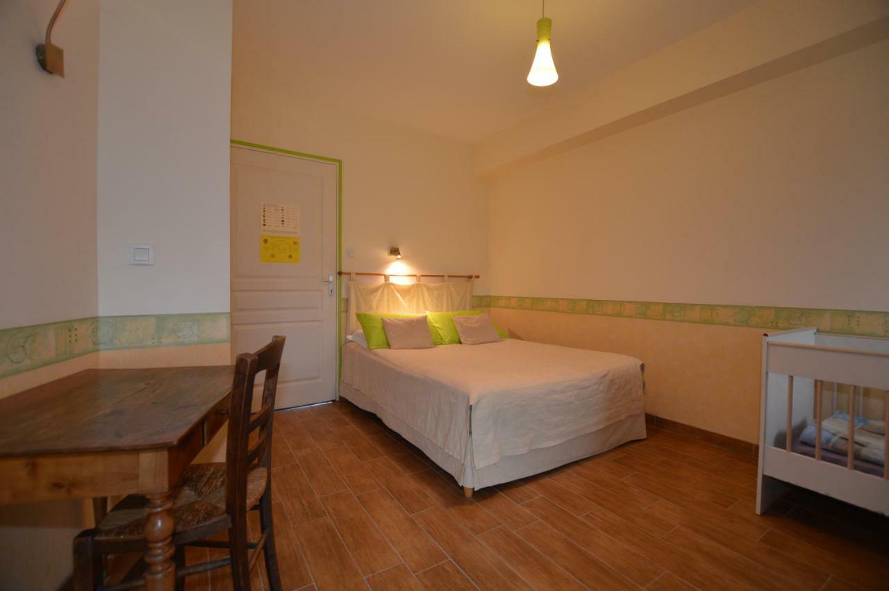 La Roche Bed and Breakfast Saint-Etienne-en-Cogles Εξωτερικό φωτογραφία