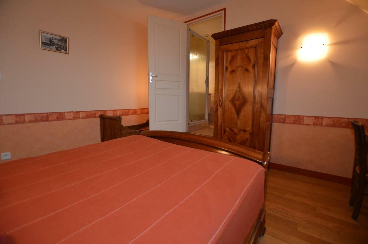 La Roche Bed and Breakfast Saint-Etienne-en-Cogles Εξωτερικό φωτογραφία